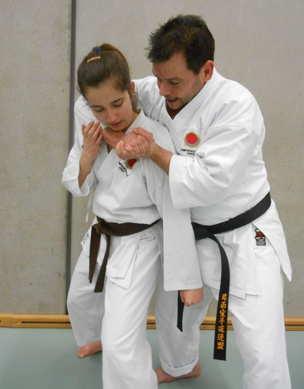 Karate-Blackbelt Alessia Ferro aus Schönenwerd und Karate-Instruktor Roger Degen aus Lostorf. der Kampfsportschule Aarau