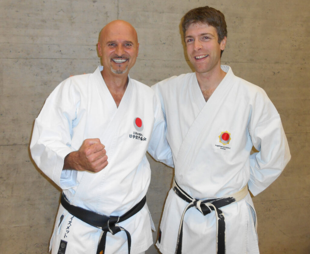 Karate-Instruktoren Ismet Duro aus Gränichen und Head-Instruktor Michael Waldmeier aus Rombach. 