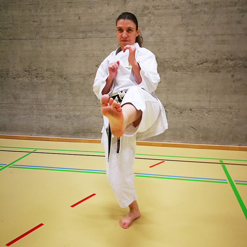 Karate Aarau Tania Loureiro aus Obergösgen, Karate Instruktorin für Erwachsene und Kinder der der Kampfsportschule Aarau