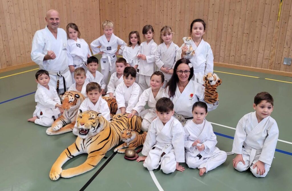 Bonsai Kinder Karate Aarau Aargau. Kampfsport für Kinder von 4 - 5 Jahre.