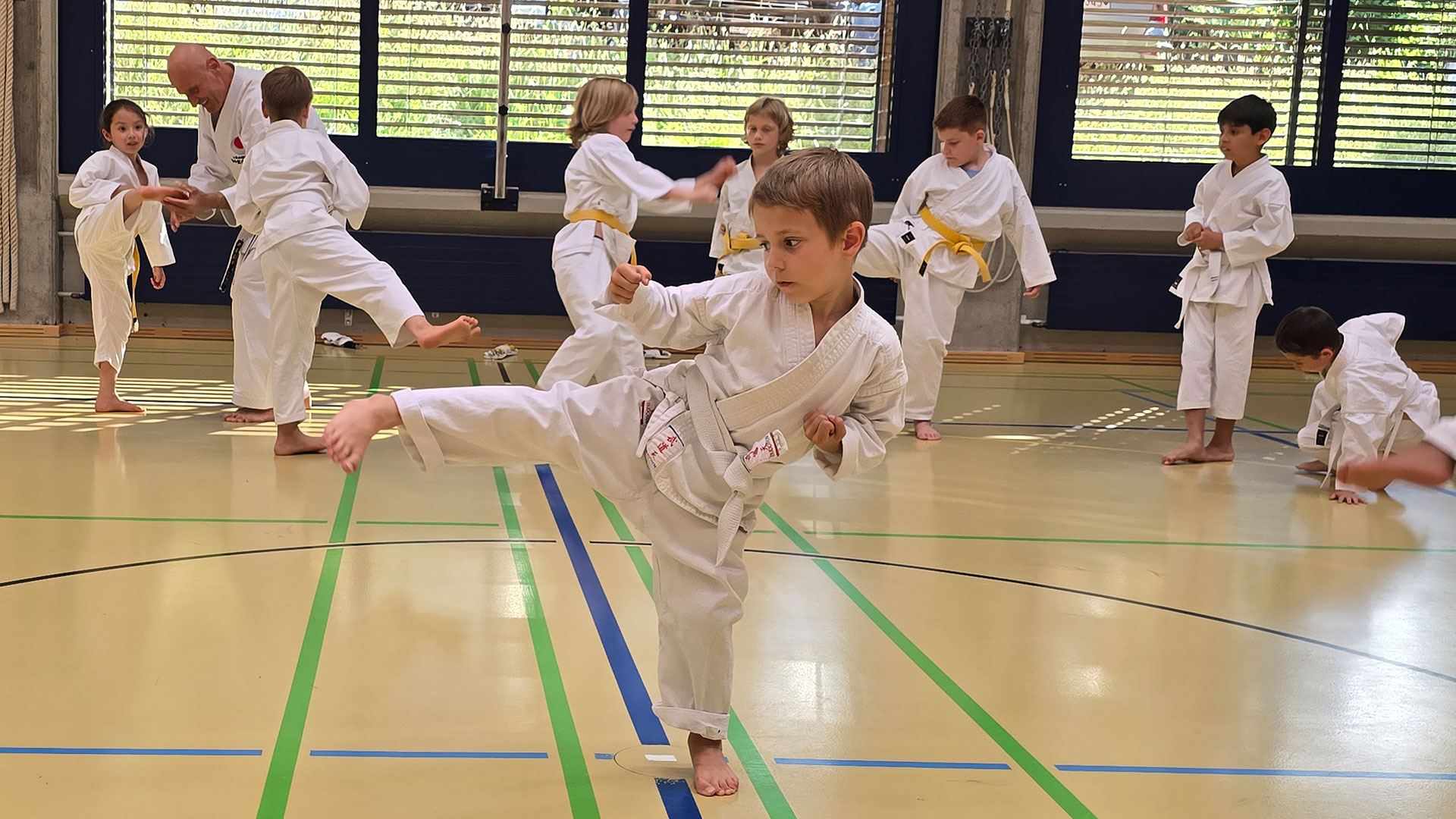 Karate Tom aus Küttigen demonstriert einen starken Yokogeri