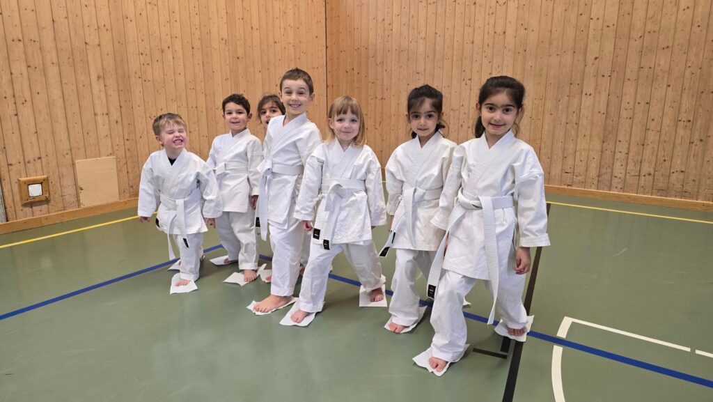 Bonsai-Karate in der Telli Aarau. Hier während dem Weihnachtstraining 2025.